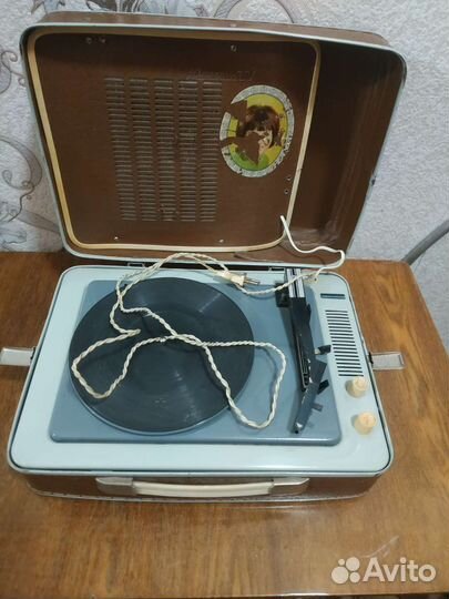 Проигрыватель юность 301