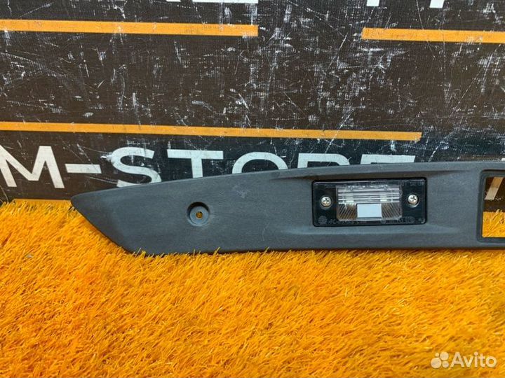 Накладка замка багажника Volkswagen Tiguan 5N cczd