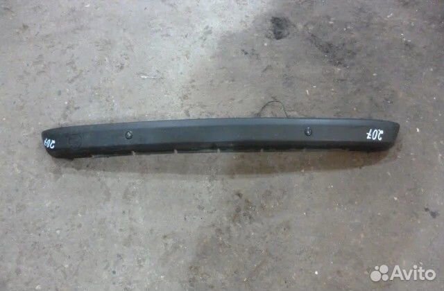 Peugeot 207 молдинг решётки центральный