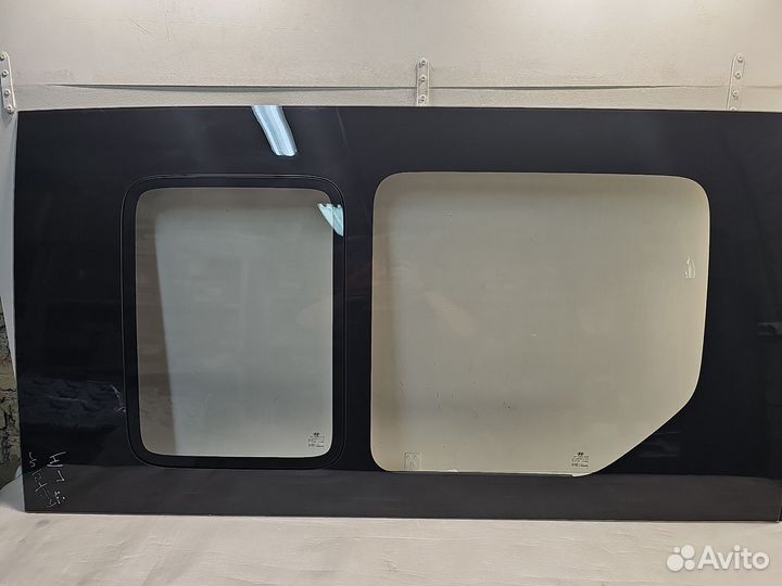 Стекло двери левая Hyundai Staria 834N0CG010