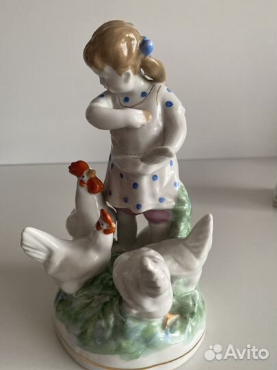 Девочка кормит кур, Дулево, 1961 г