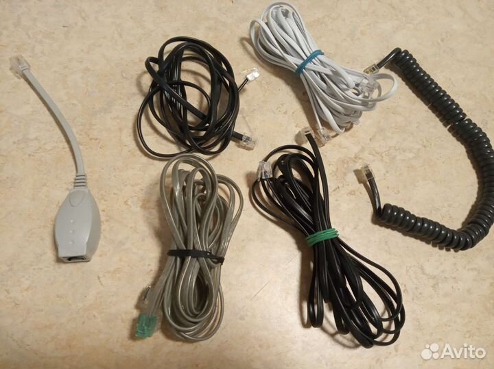 Телефонные провода. Зарядные устройства