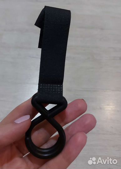 Крючок на ручку коляски