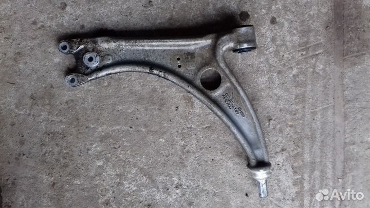 Рычаг передний правый WV Passat B-6