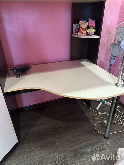 Детская кровать чердак со столом и шкафом