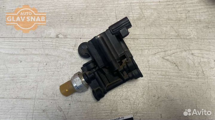 Клапан управления пневмоподвески Land Rover Discovery 4 L319 LR4