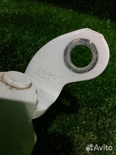 Петля двери задней правой Lexus GX J150