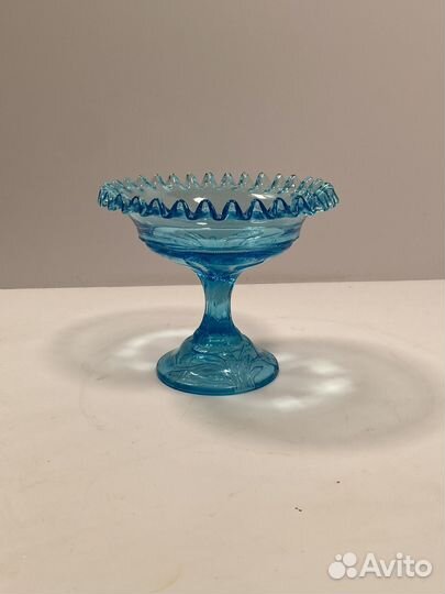 Ваза на ножке. Купоросное стекло. 19 век. Урановое