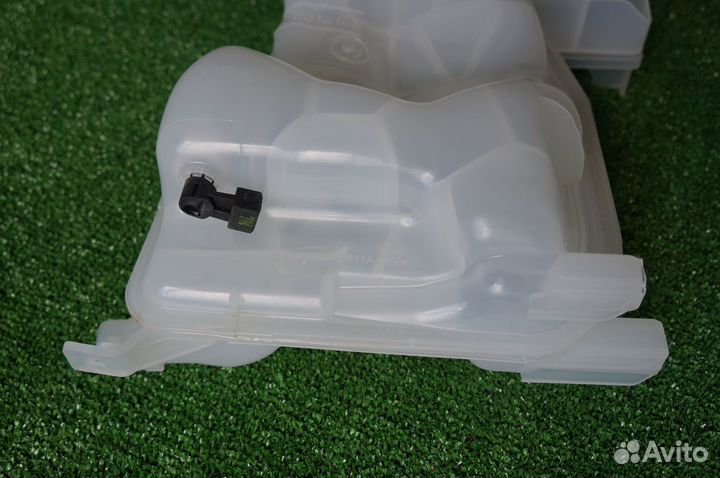 Бачок расширительный Range Rover L322 - LR023077