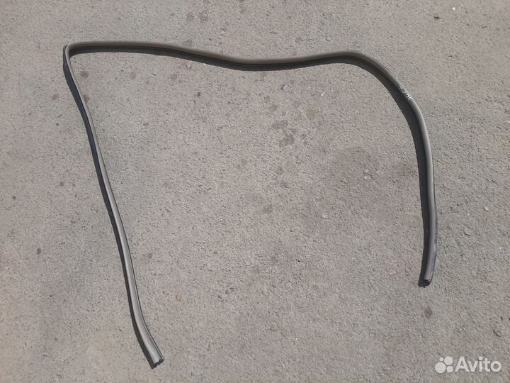 Уплотнитель двери передний левый Camry 30 2azfe