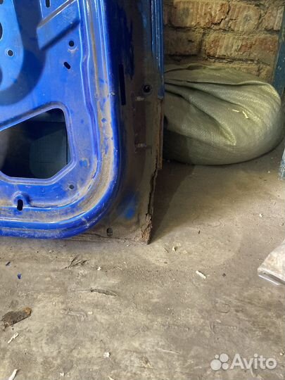 Продам двери renault logan