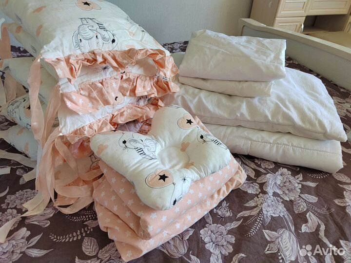 Бортики в кроватку одеялко и подушка