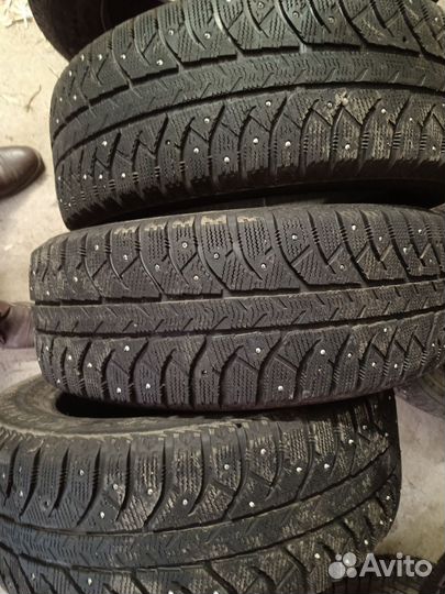 Bridgestone Ice Cruiser 7000S 215/60 R17 102T