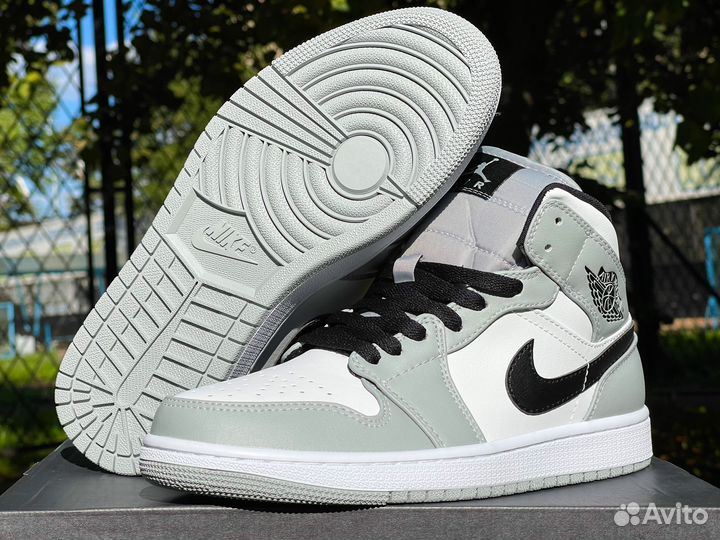 Кроссовки Nike Air Jordan 1 Mid Light Smoke Grey