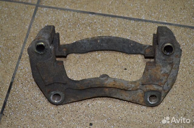 Скоба суппорта тормозного Volvo S40 I Перед Зад