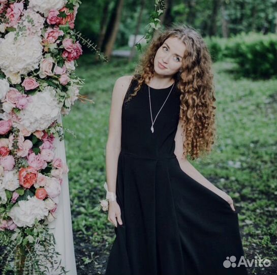 Черное платье миди