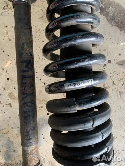 Задний левый привод и стойка на Mercedes W163