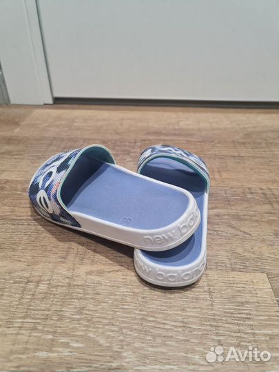 Шлепки new balance