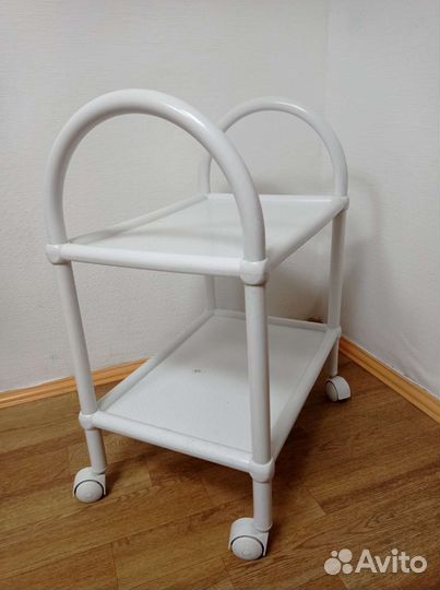 Пластиковая тележка - столик на колёсах