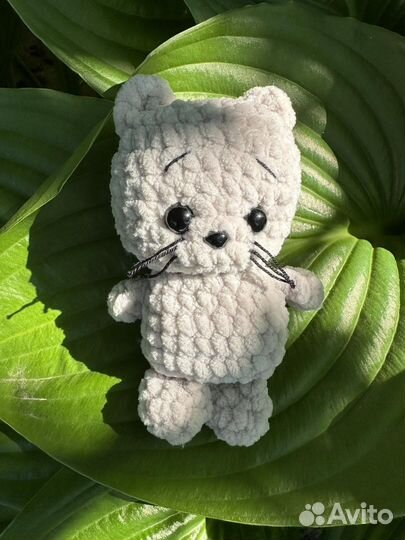 Игрушка Hello Kitty вязаная