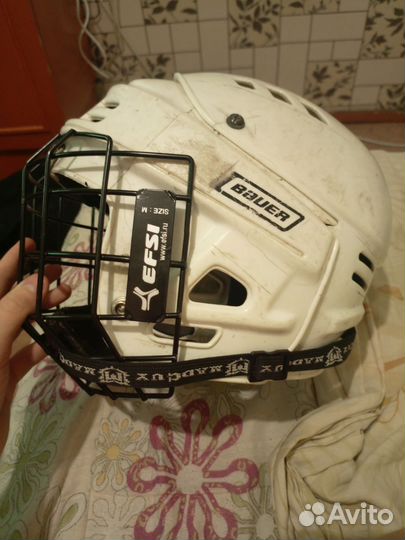 Хоккейный шлем