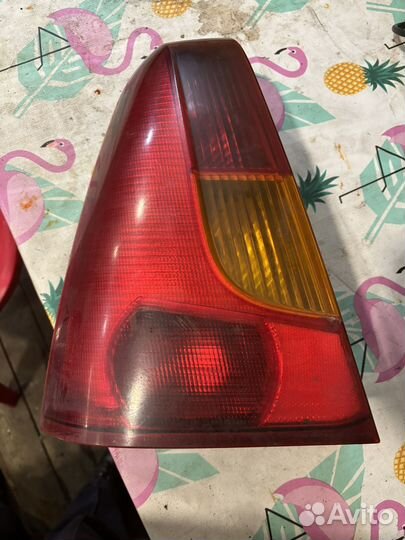 Задний левый фонарь logan