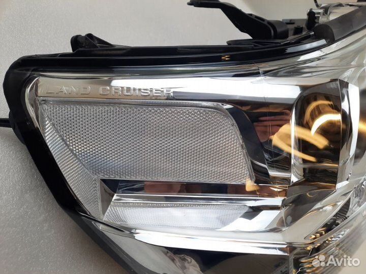 Фара правая Toyota Land Cruiser 200 2015-2021