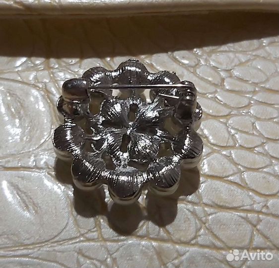 Брошь