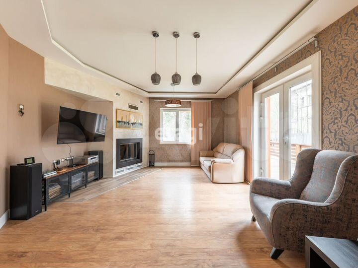 Дом 270 м² на участке 15 сот.