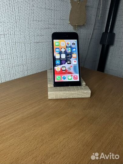 iPhone SE, 32 ГБ