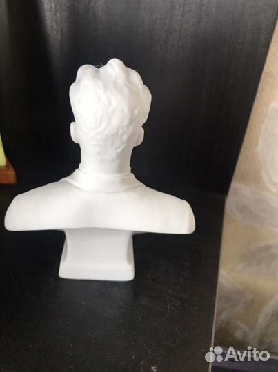 Бюст Маяковского