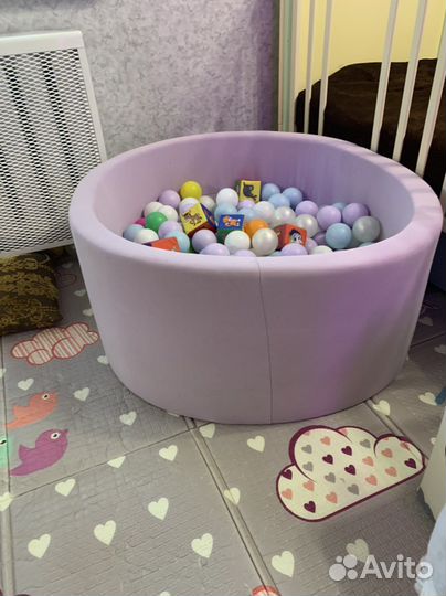 Сухой бассейн и игрушки пакетом