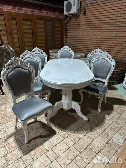 Стол и стулья 