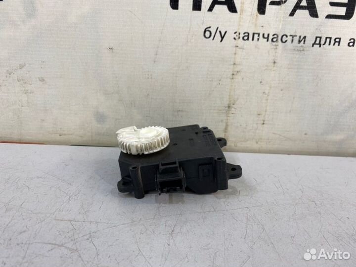 Сервопривод заслонки отопителя Toyota Camry XV50