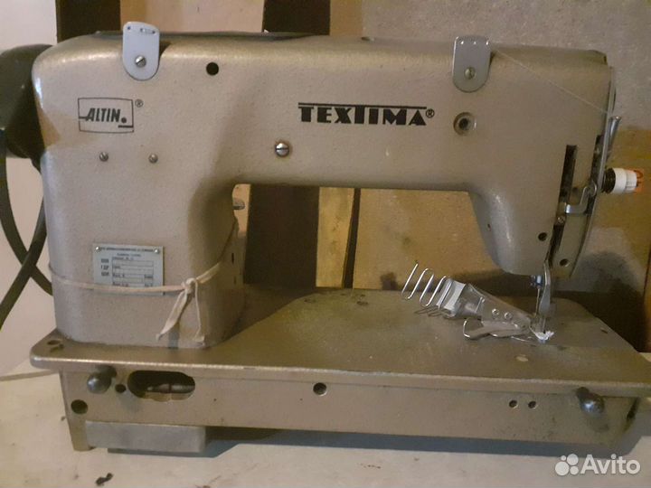 Оверлок трехниточный