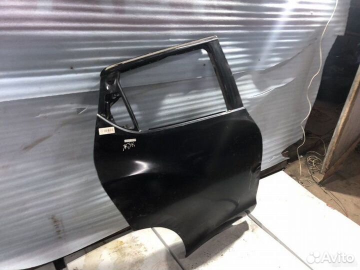 Дверь задняя правая Nissan Juke