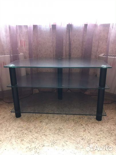 Стеклянная тумба под телевизор
