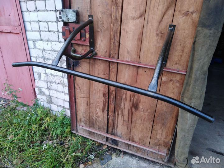 Турник настенный