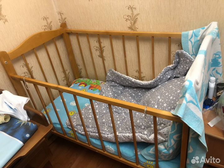 Детская кроватка с пеленальным столиком