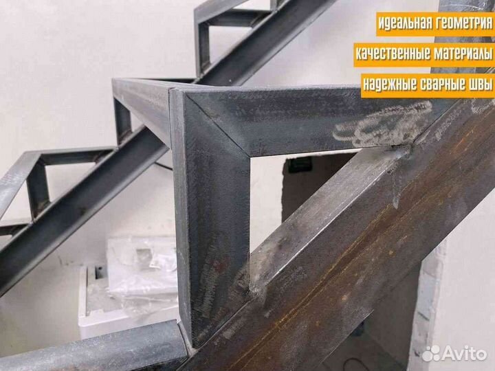 Лестница металлическая в коттедж