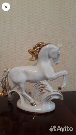 Конь, лошадь. Фарфор. Статуэтка