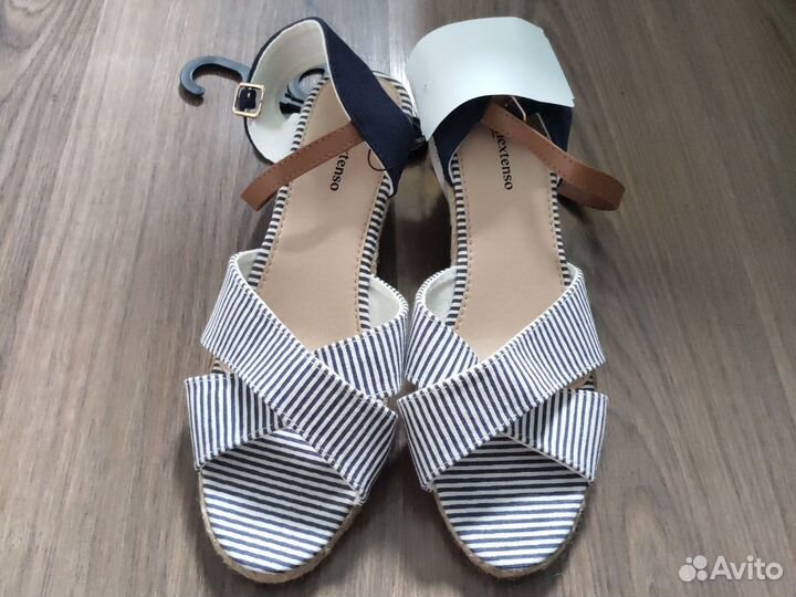 Босоножки новые 40размер