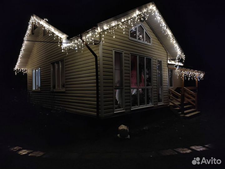 Монтаж установка уличных гирлянд на дом на фасад