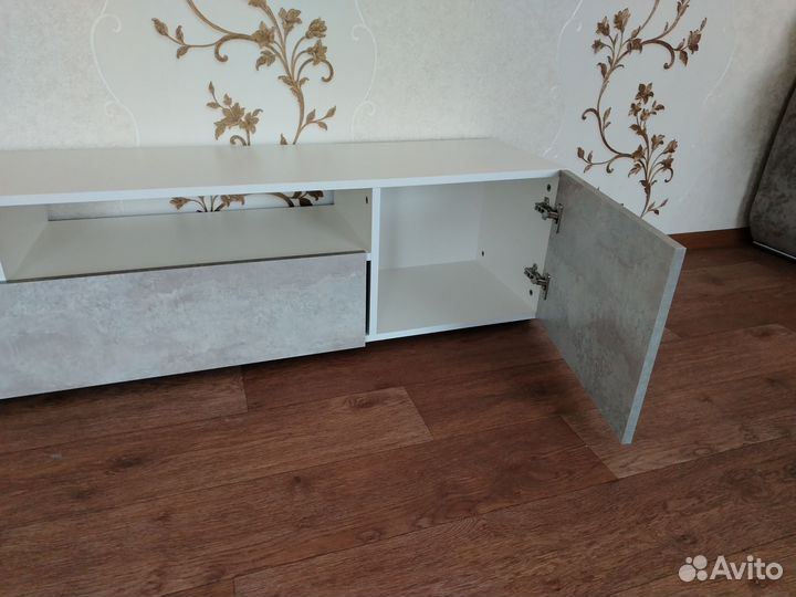 Стенка в гостиную новая