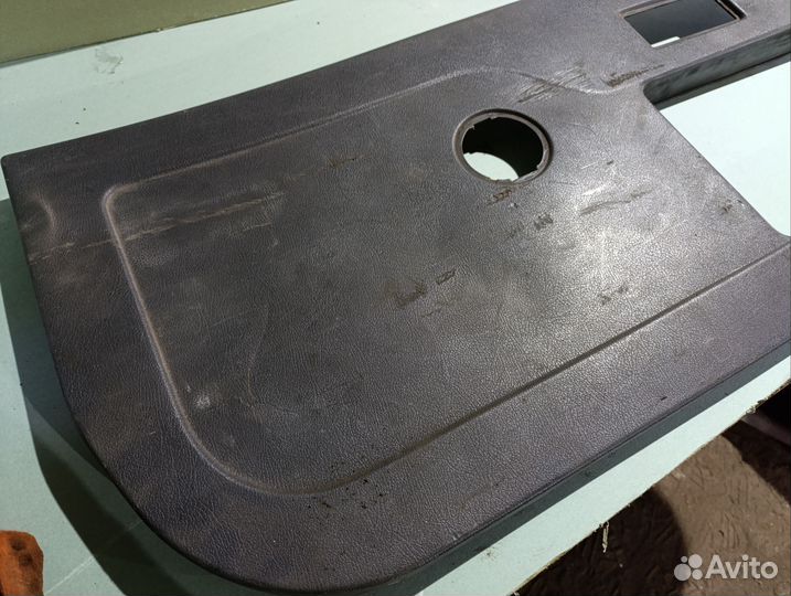 Обшивка двери багажника Мицубиси pajero 2