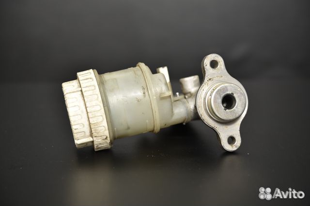 Главный тормозной цилиндр Mitsubishi Galant 8