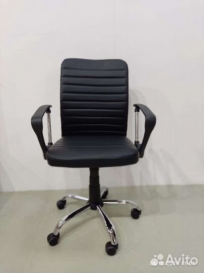 Офисное кресло
