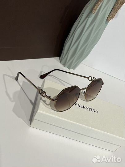 Солнцезащитные очки женские valentino коричневые