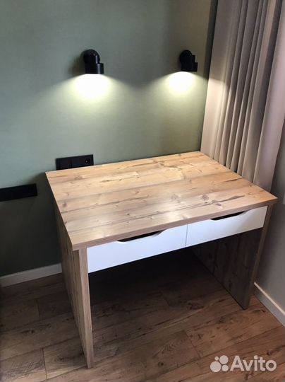 Стол письменный с выдвижными ящиками