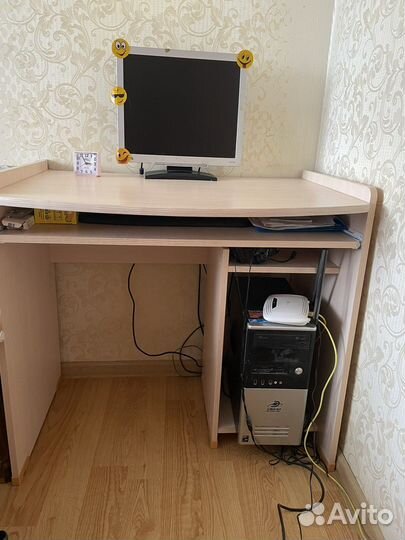 Компьютерный стол